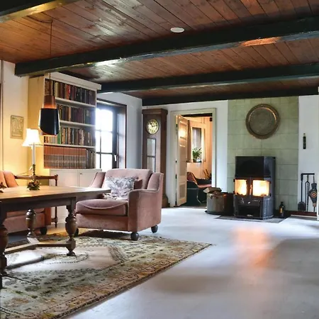 Three-bedroom In Vakantiehuis *